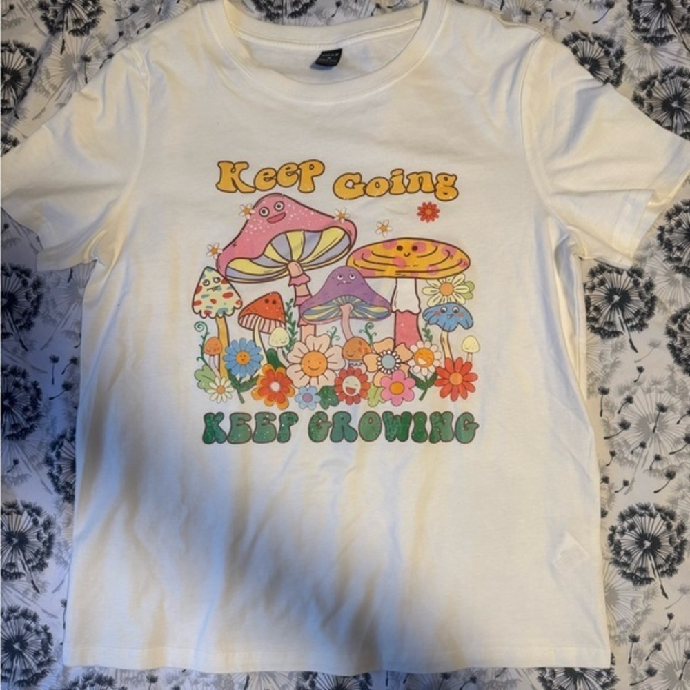 SHEIN || NWOT Cream 'Keep Growing' Tee (M)